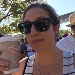 Meet your Posher, Alexandra